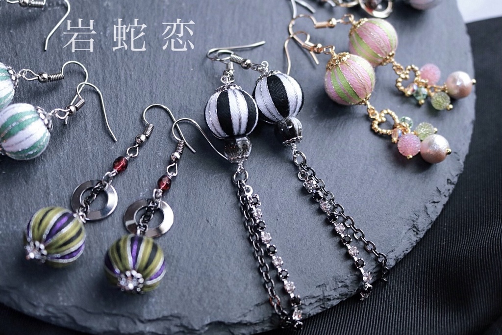 柱イメージ 巻玉ピアス