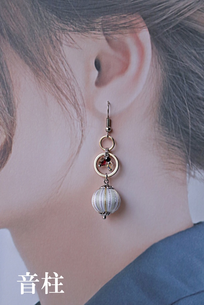 柱イメージ 巻玉ピアス