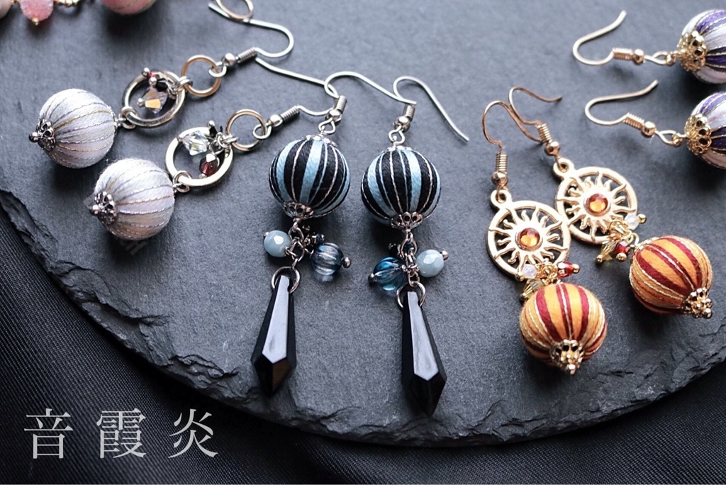 柱イメージ 巻玉ピアス