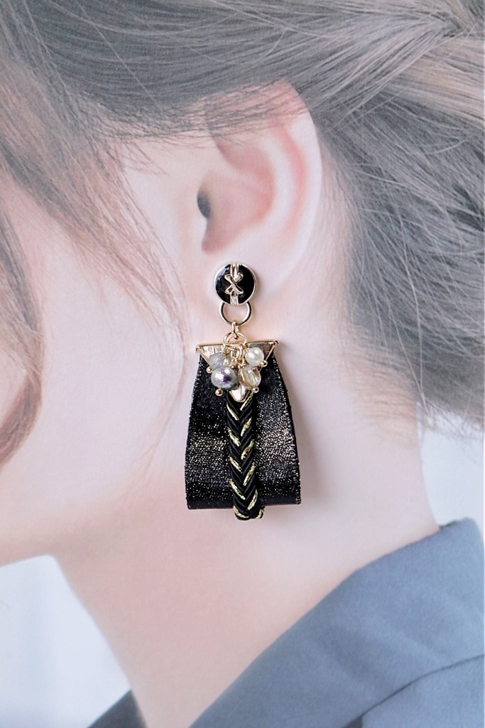 灰谷兄弟イメージ リボンタッセルピアス