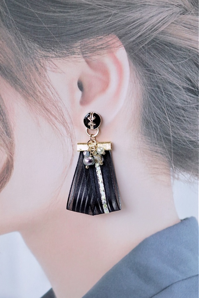 灰谷兄弟イメージ リボンタッセルピアス