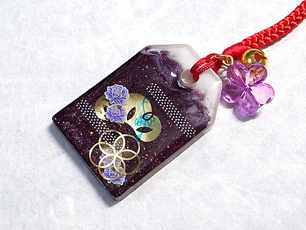 レジン根付「おまもり」