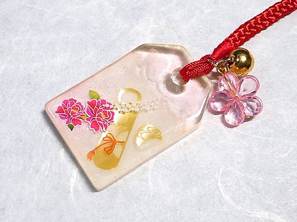 レジン根付「おまもり」