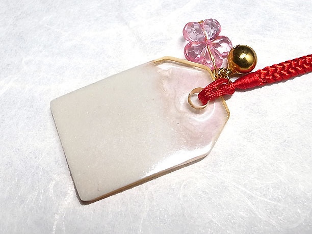 レジン根付「おまもり」