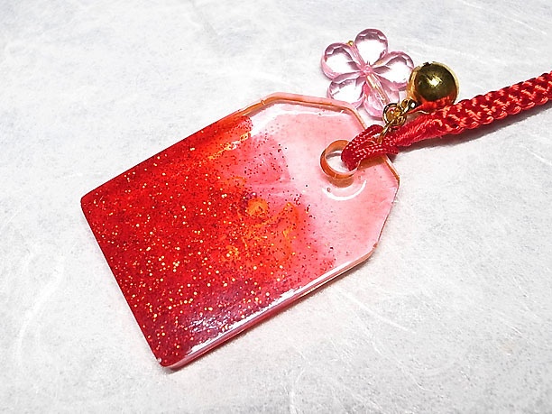 レジン根付「おまもり」