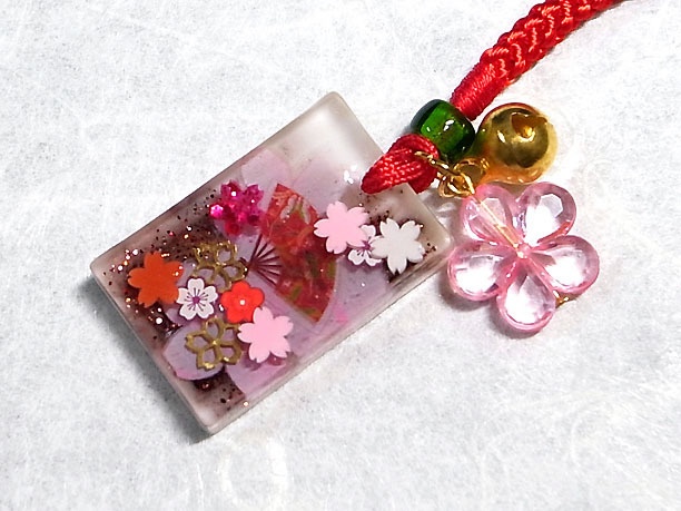 レジン根付「緋袍」