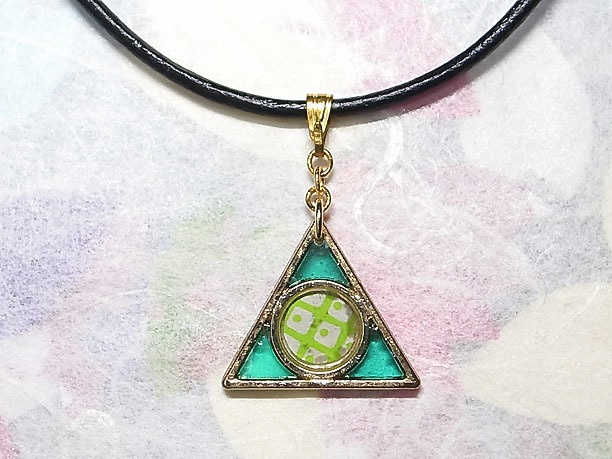 レジンペンダント「慧眼」