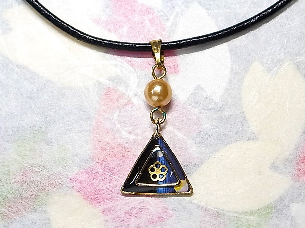 レジンペンダント「慧眼」