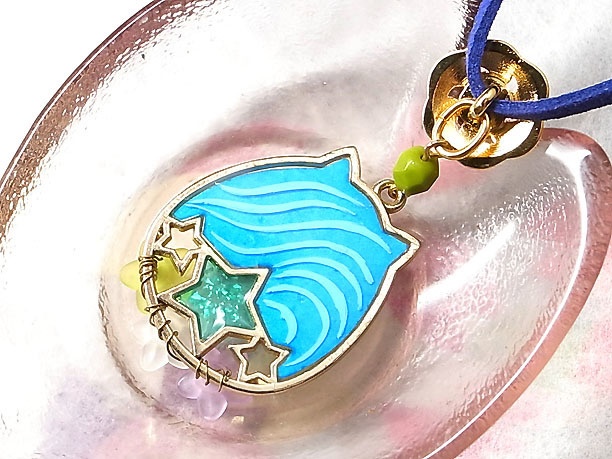 レジンペンダント「花に猫」