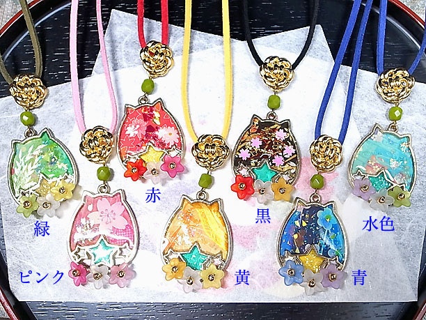 レジンペンダント「花に猫」