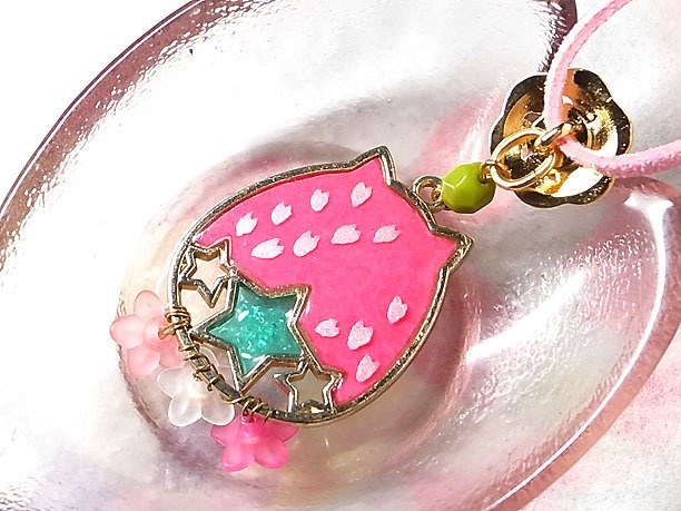 レジンペンダント「花に猫」