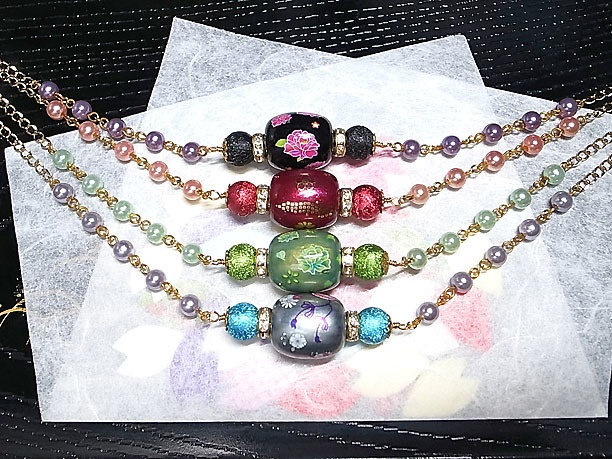 絵付けビーズネックレス「杖柱」