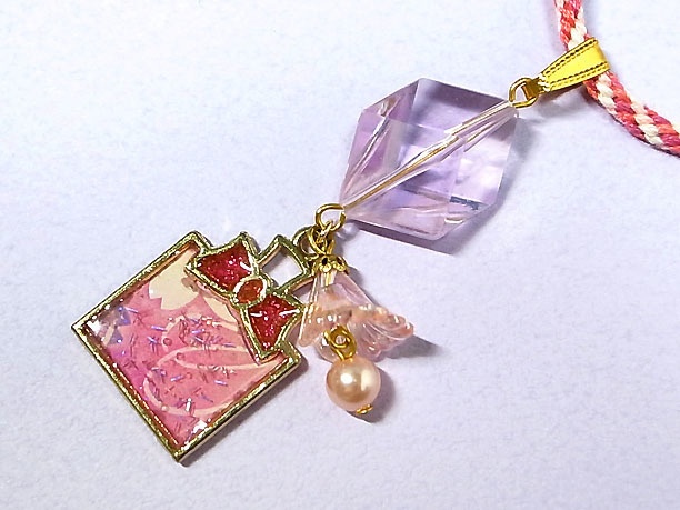 組みひもレジンペンダント「香水瓶」