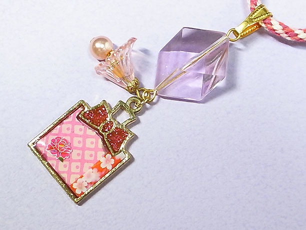 組みひもレジンペンダント「香水瓶」