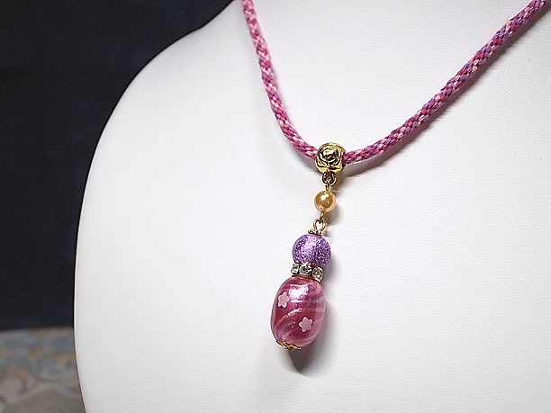 組みひも絵付けビーズペンダント「暁光」