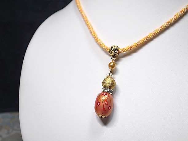 組みひも絵付けビーズペンダント「暁光」