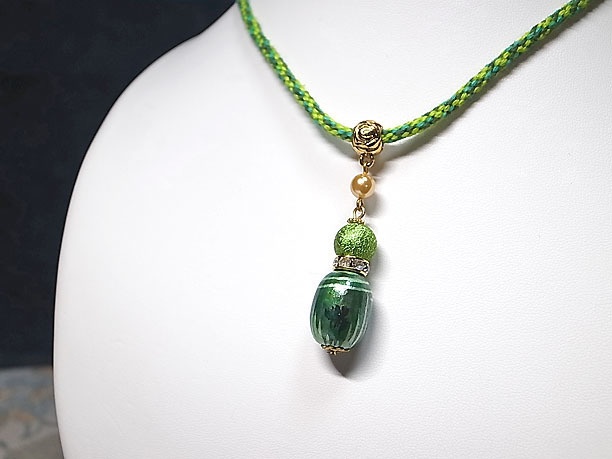 組みひも絵付けビーズペンダント「暁光」