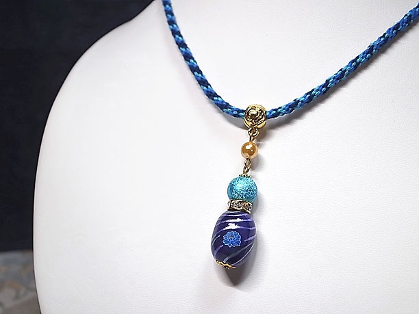 組みひも絵付けビーズペンダント「暁光」