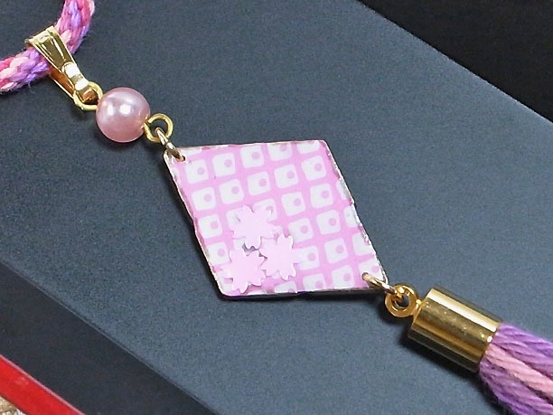 組みひもレジンペンダント「金風」