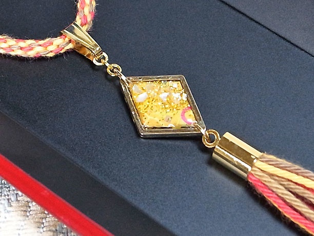 組みひもレジンペンダント「金風」