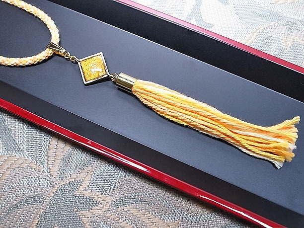 組みひもレジンペンダント「金風」