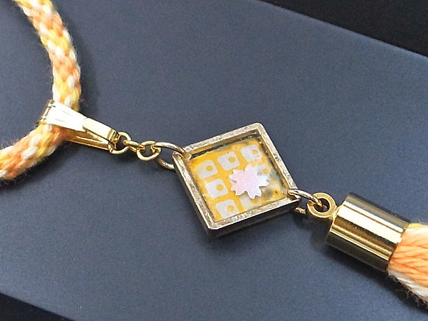 組みひもレジンペンダント「金風」