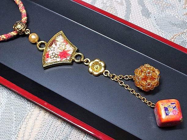 組みひもレジンペンダント「金風」