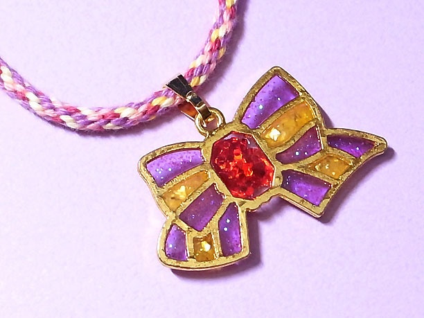 組みひもレジンペンダント「可愛」