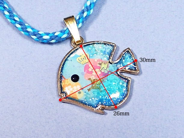 組みひもレジンペンダント「可愛」