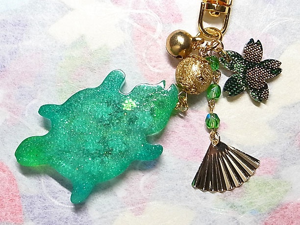 レジンバッグチャーム「金と亀」