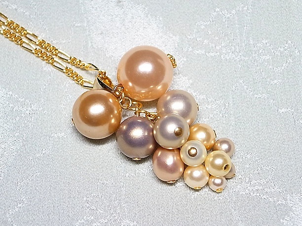 パールビーズペンダント「葡萄」