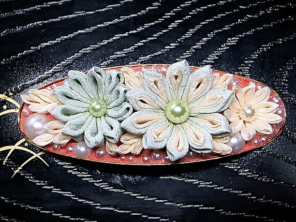 つまみ細工のバレッタ「花園」