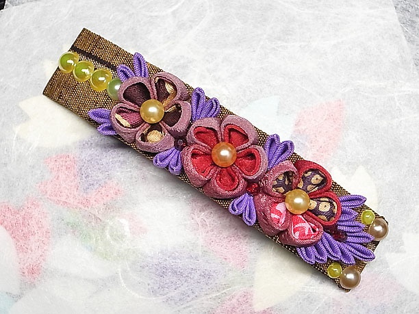 つまみ細工の髪留め「花壇」