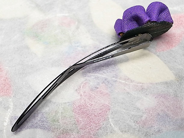 つまみ細工のパッチン留め「一輪」