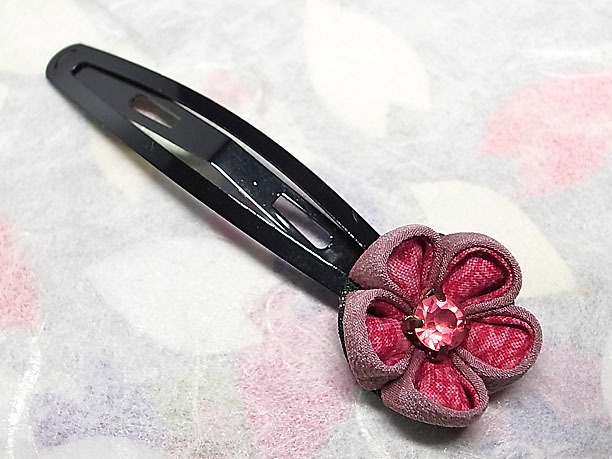 つまみ細工のパッチン留め「一輪」