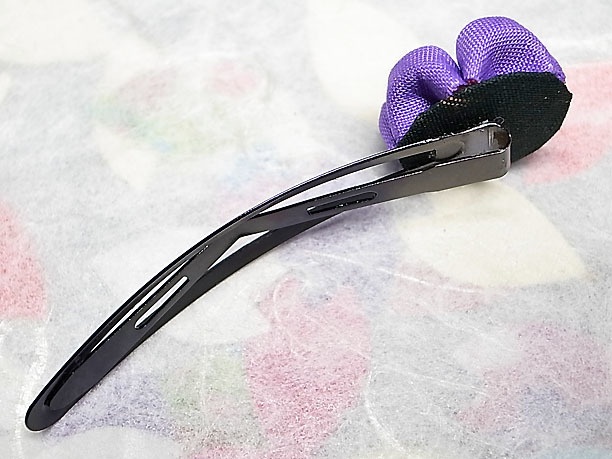 つまみ細工のパッチン留め「一輪」