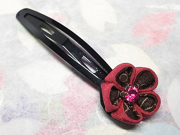 つまみ細工のパッチン留め「一輪」