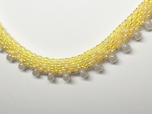 ビーズ・チューブクロッシェネックレス「甘雨」