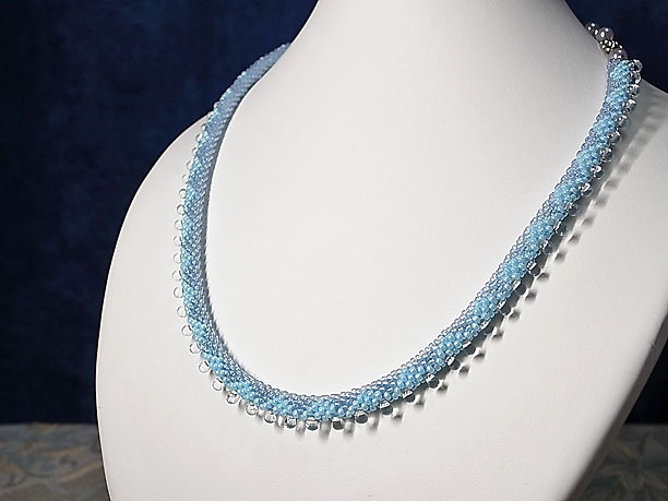 ビーズ・チューブクロッシェネックレス「甘雨」