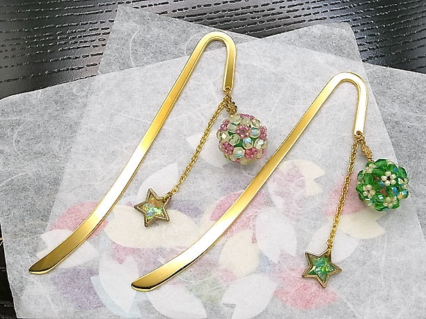 ビーズボールのブックマーカー「箒星」