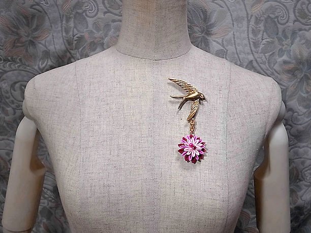 つまみ細工のブローチ「華夏」