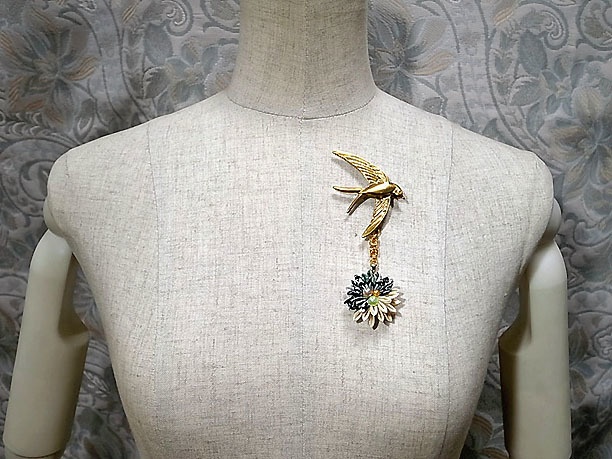 つまみ細工のブローチ「華夏」