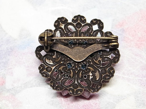 つまみ細工のブローチ「華夏」