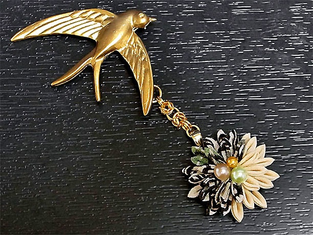 つまみ細工のブローチ「華夏」