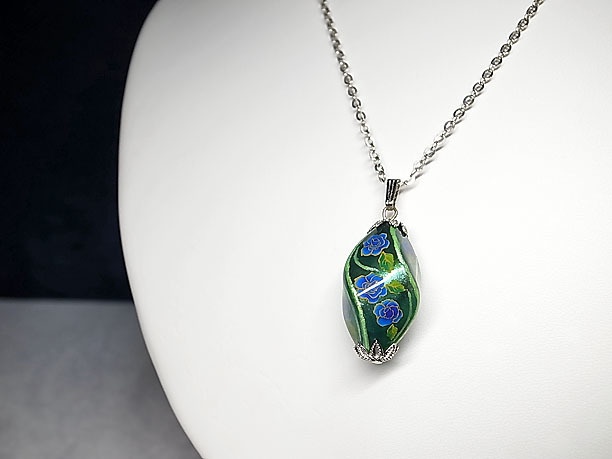 絵付けビーズペンダント「秀麗」