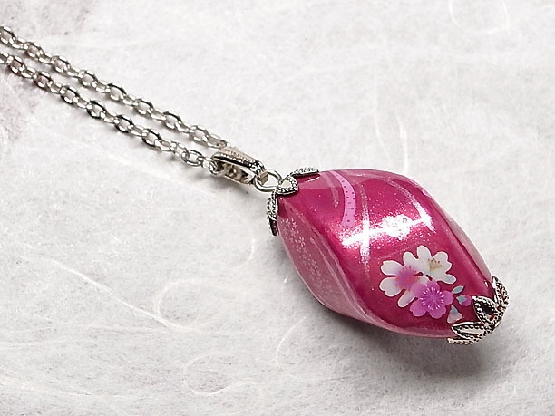 絵付けビーズペンダント「秀麗」