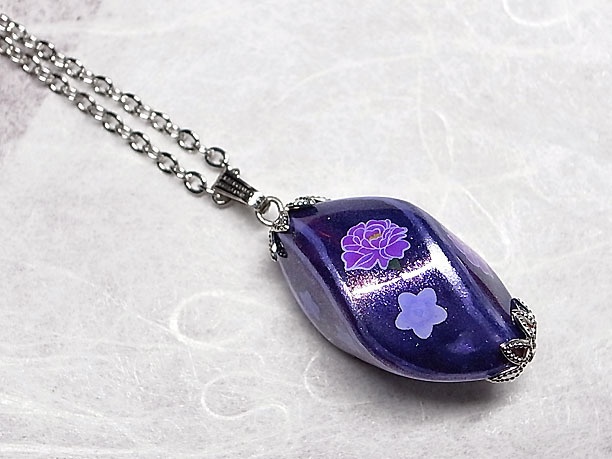 絵付けビーズペンダント「秀麗」