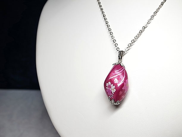 絵付けビーズペンダント「秀麗」