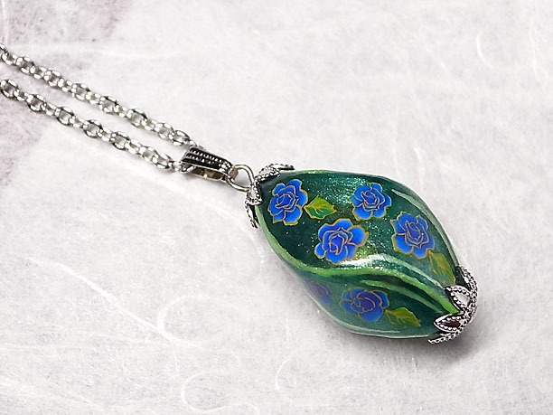 絵付けビーズペンダント「秀麗」