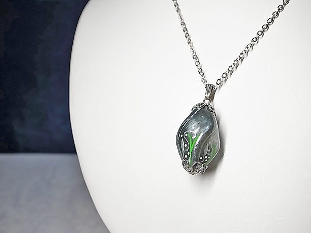 絵付けビーズペンダント「秀麗」